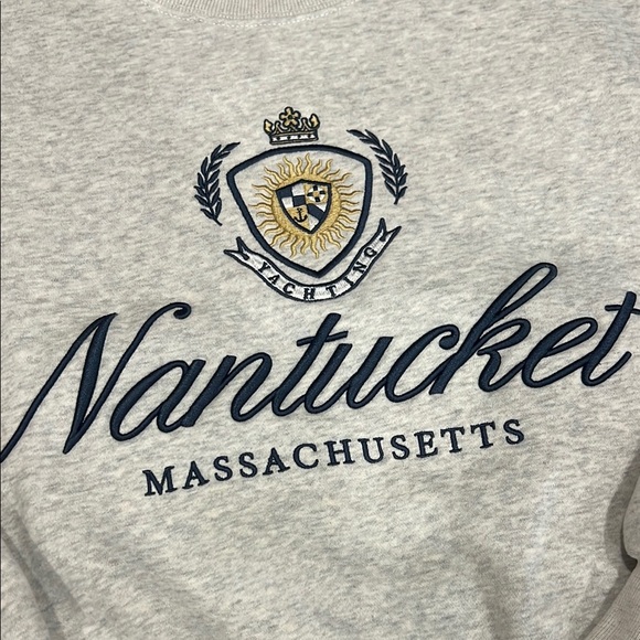 Abercrombie Nantucket Gray Crewneck crop Sweatshirt - Picture 2 of 2
